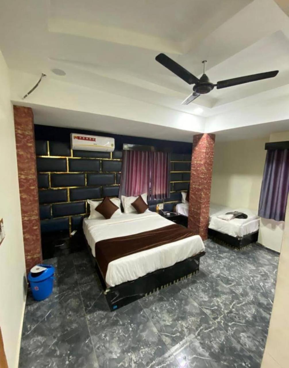 Hotel Kings Villa 阿穆达巴 外观 照片